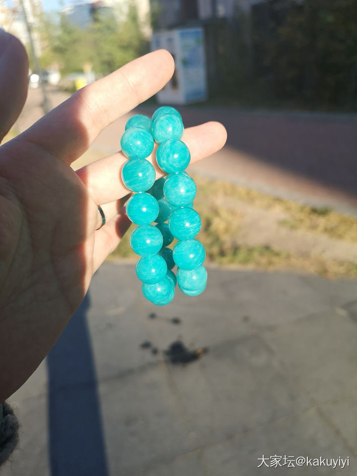 今天太阳好，带着我的大天河们晒晒太阳_珠串手镯手排天河石水晶