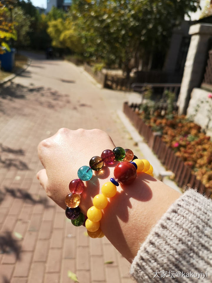 求问哺乳期麻麻脸上起痘起闭口护肤品用啥好