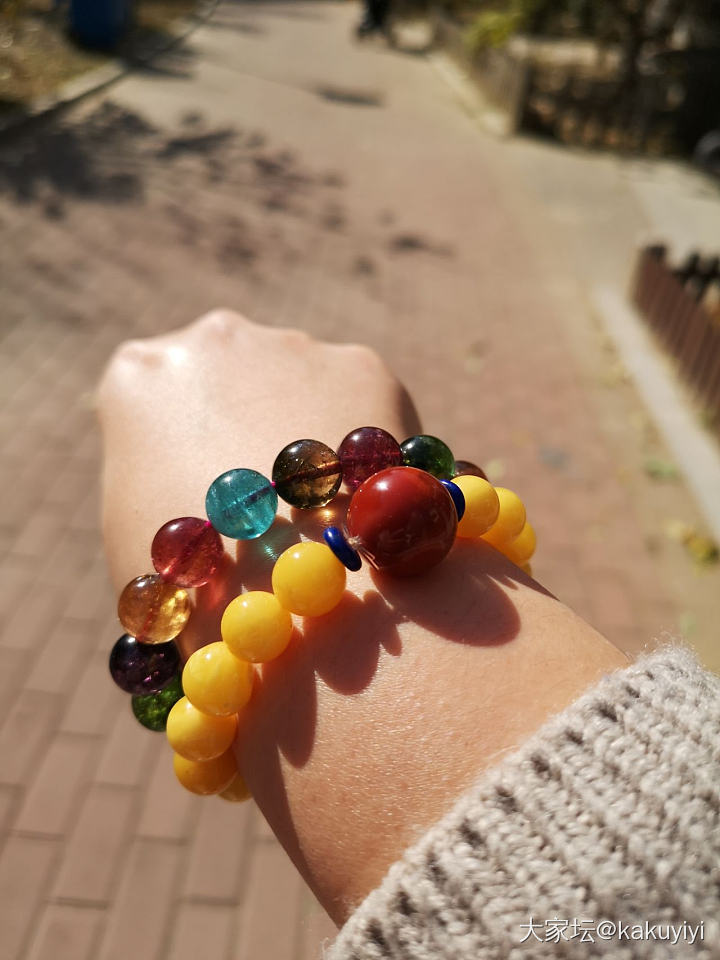 求问哺乳期麻麻脸上起痘起闭口护肤品用啥好