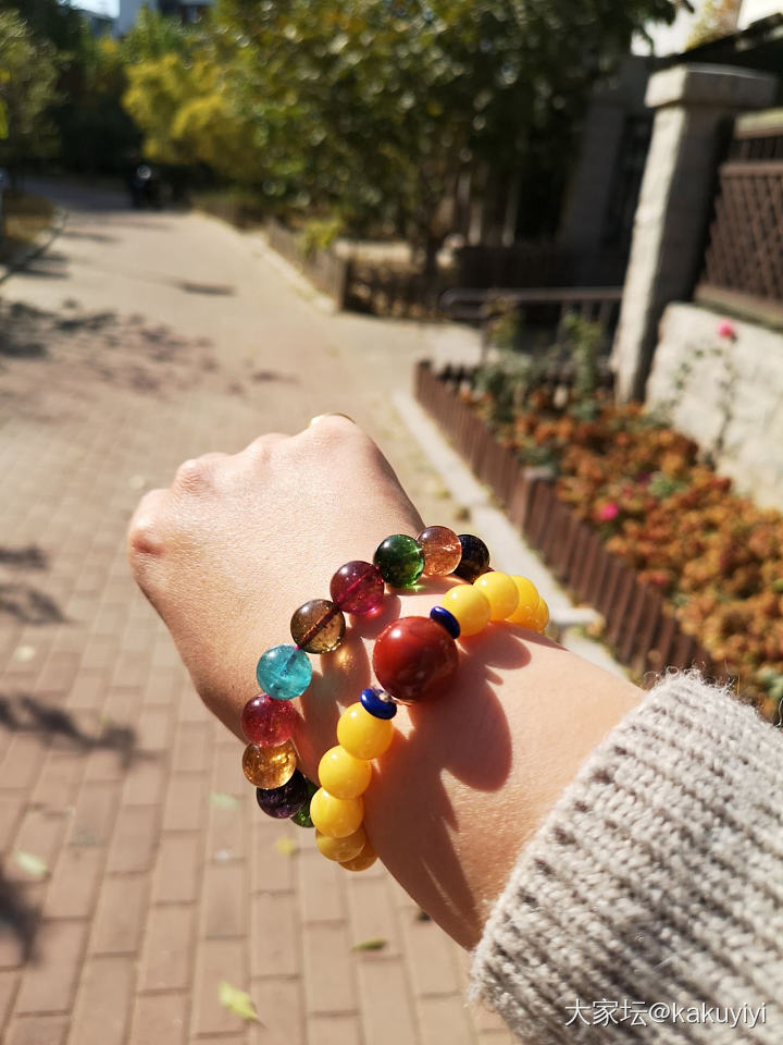 求问哺乳期麻麻脸上起痘起闭口护肤品用啥好