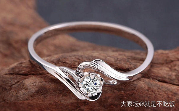 你们认为婚戒买黄金还是铂金呢?