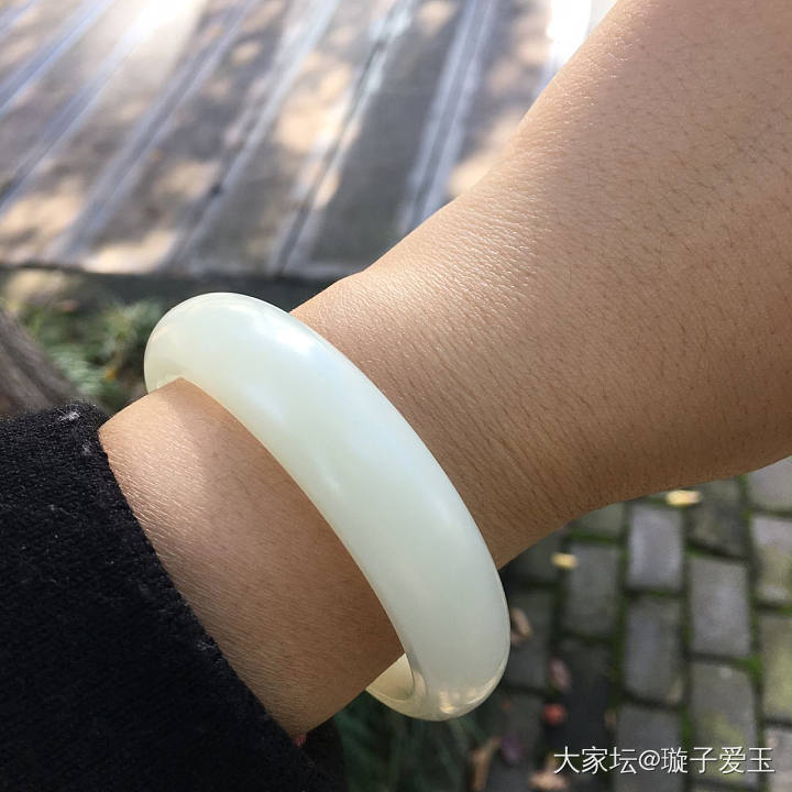 请叫我出坑镯—-一级白素籽镯_手镯和田玉