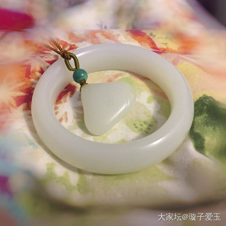请叫我出坑镯—-一级白素籽镯_手镯和田玉
