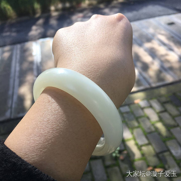 请叫我出坑镯—-一级白素籽镯_手镯和田玉