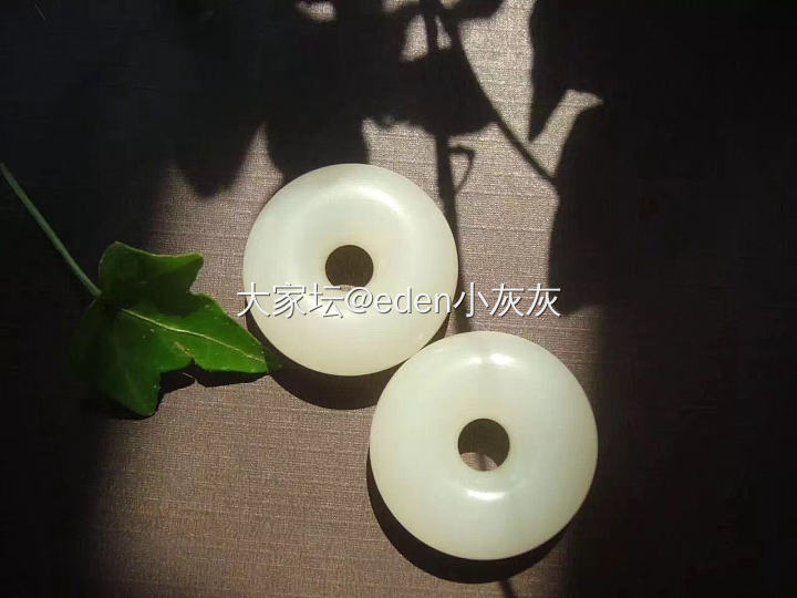 白白的扣子_平安扣和田玉