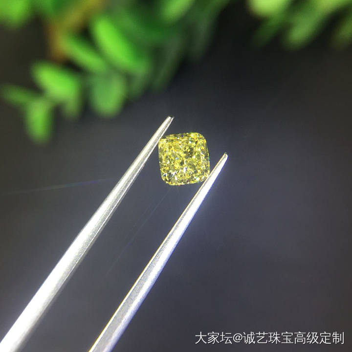 新到货1克拉黄钻_彩钻