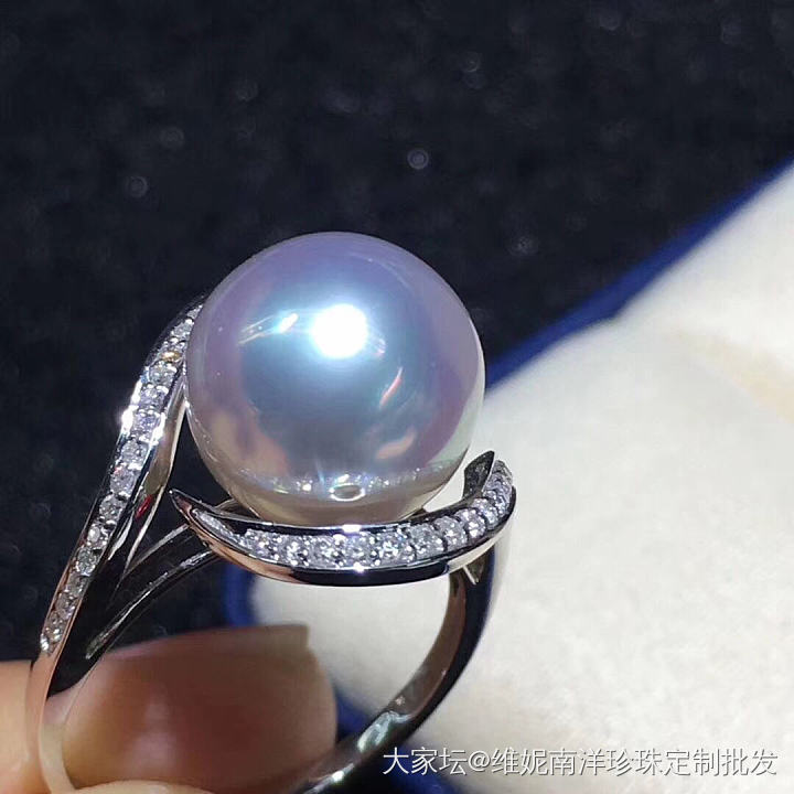 澳白南洋白珠戒指💍   10.9mm. 极强光  靠近钻石侧边有个小针眼  佩戴..._海水珍珠