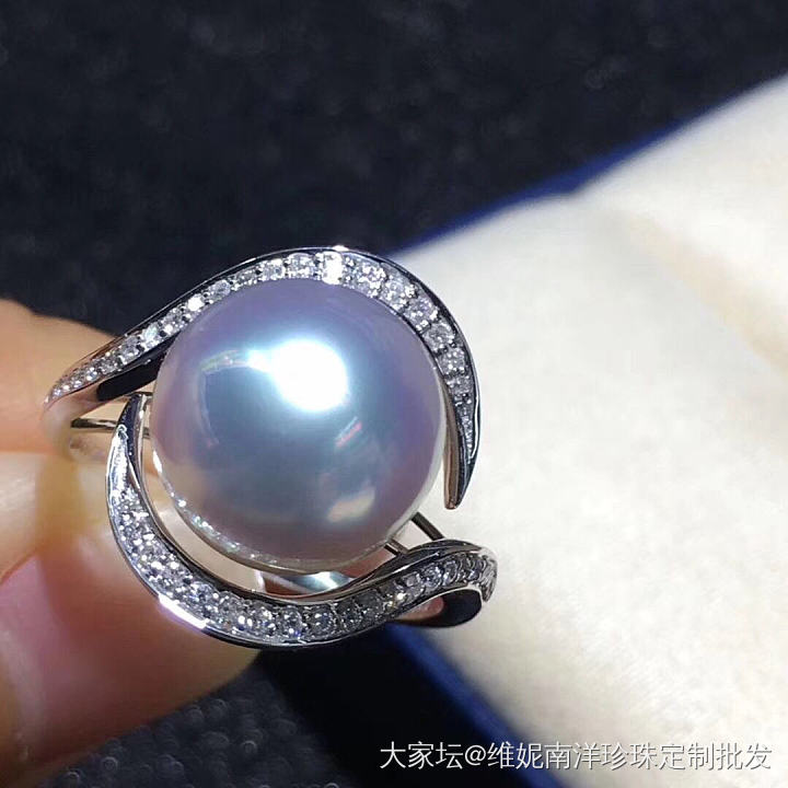 澳白南洋白珠戒指💍   10.9mm. 极强光  靠近钻石侧边有个小针眼  佩戴..._海水珍珠