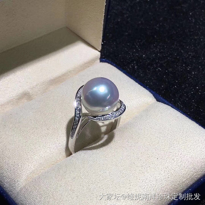 澳白南洋白珠戒指💍   10.9mm. 极强光  靠近钻石侧边有个小针眼  佩戴..._海水珍珠