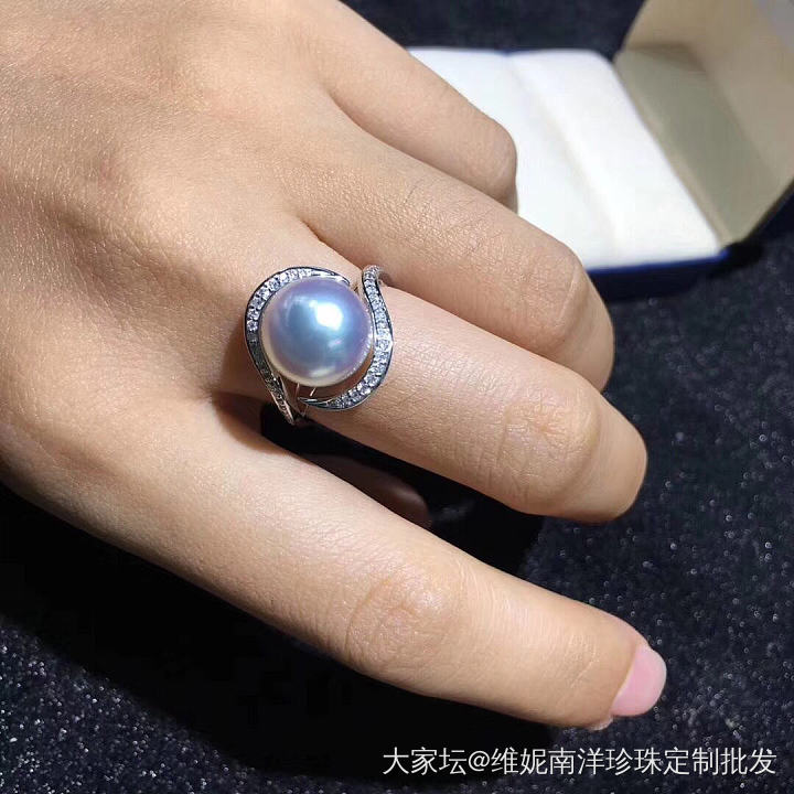 澳白南洋白珠戒指💍   10.9mm. 极强光  靠近钻石侧边有个小针眼  佩戴..._海水珍珠