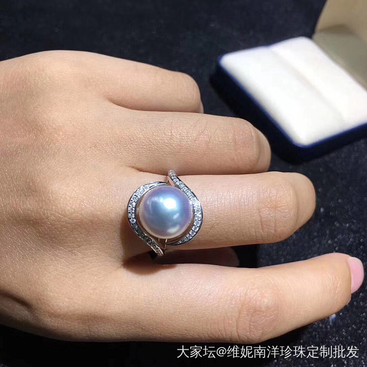 澳白南洋白珠戒指💍   10.9mm. 极强光  靠近钻石侧边有个小针眼  佩戴..._海水珍珠