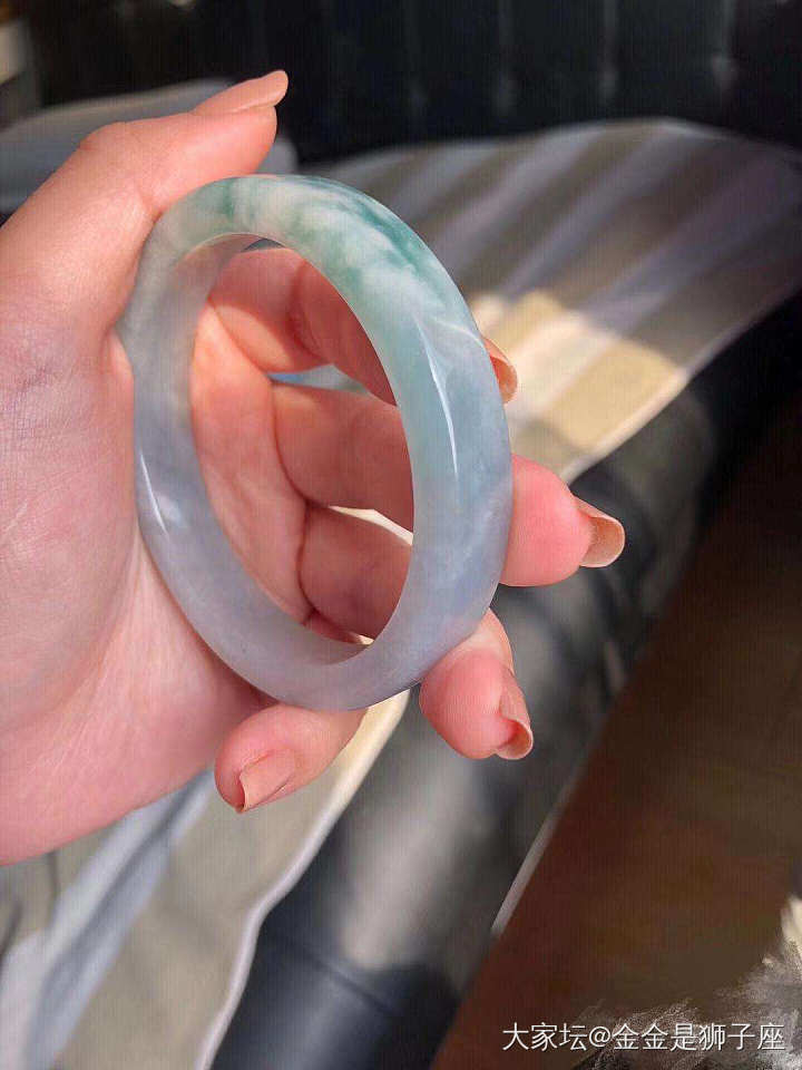 特色货翡翠手镯吃药_翡翠