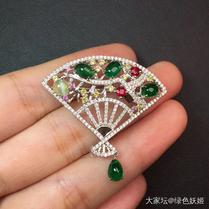 宝扇胸针一枚！扇走霉运，换来新风！四大名贵宝石聚齐[强]【8.8】_胸饰名贵宝石