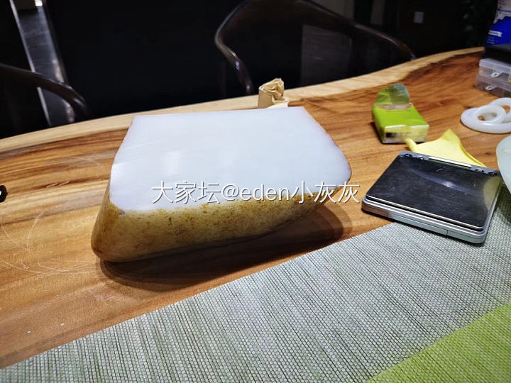 只能想到一句“白如凝脂”来形容它！_明料和田玉