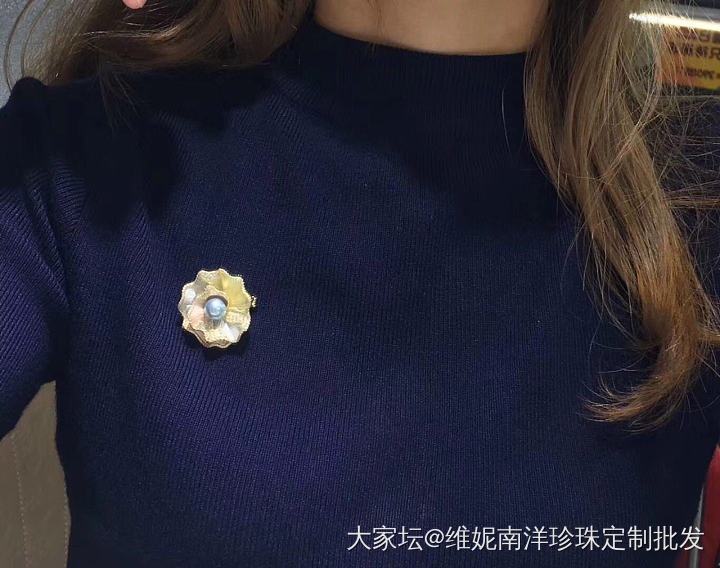 🆕胸针//美极了
    真多麻胸针 8.5-9mm 正圆。极极强光_胸饰珍珠