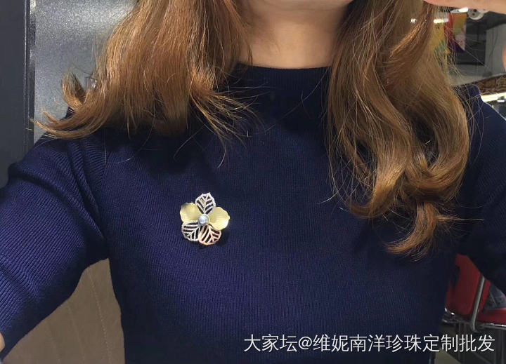 🆕胸针//美极了
    真多麻胸针 8.5-9mm 正圆。极极强光_胸饰珍珠