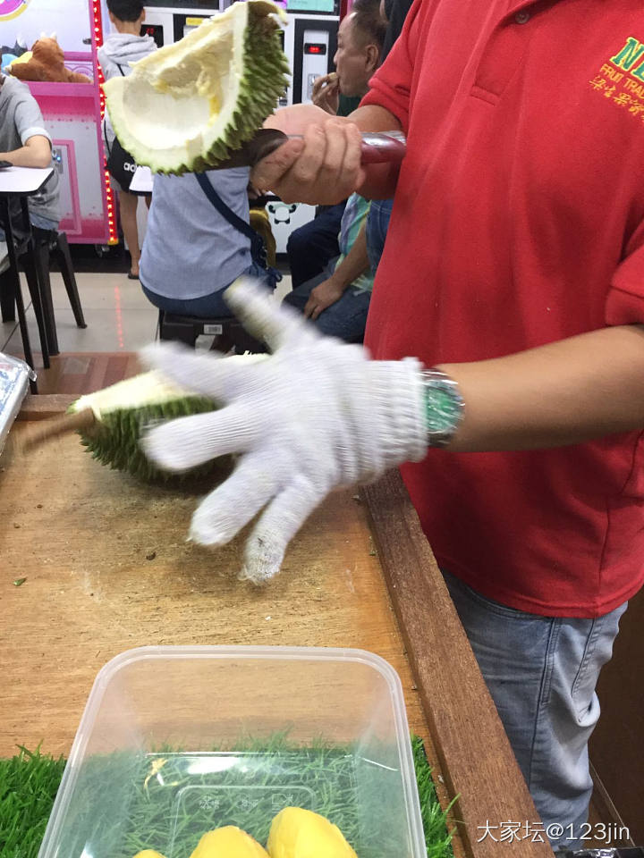 新一季榴莲上市了。冲啊_水果美食