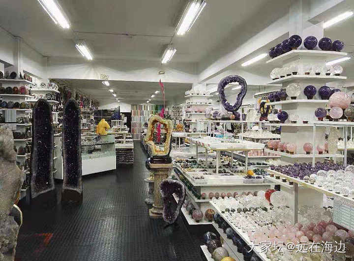 在南美洲最大的宝石零售卖场legep mineracao现场所拍_彩色宝石