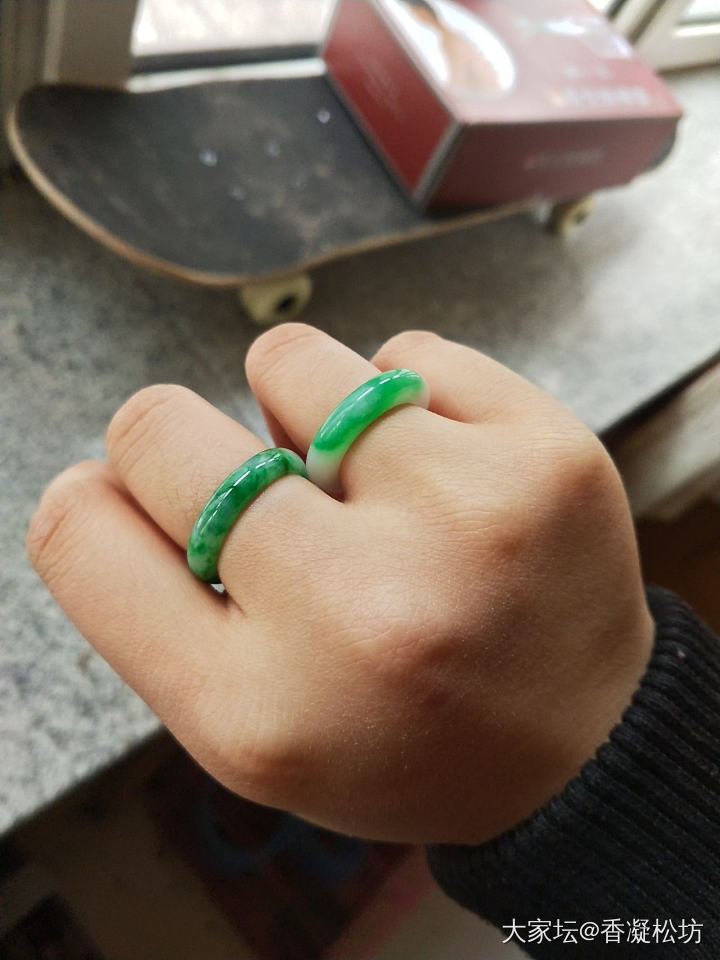 新添的两支小绿指环，喜欢的很_戒指翡翠