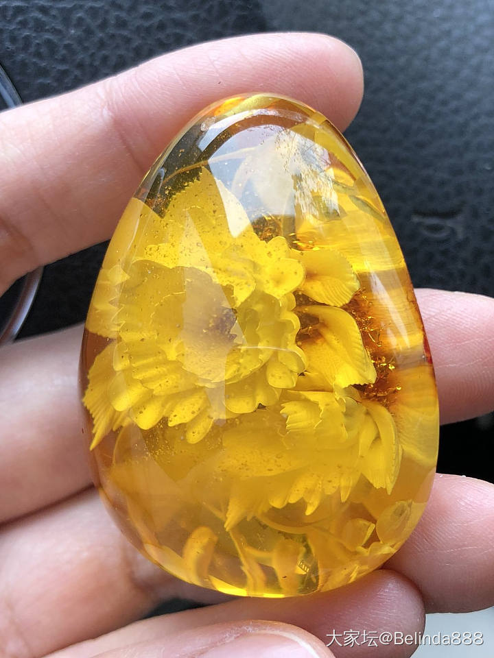 大师阴雕作业_琥珀挂件