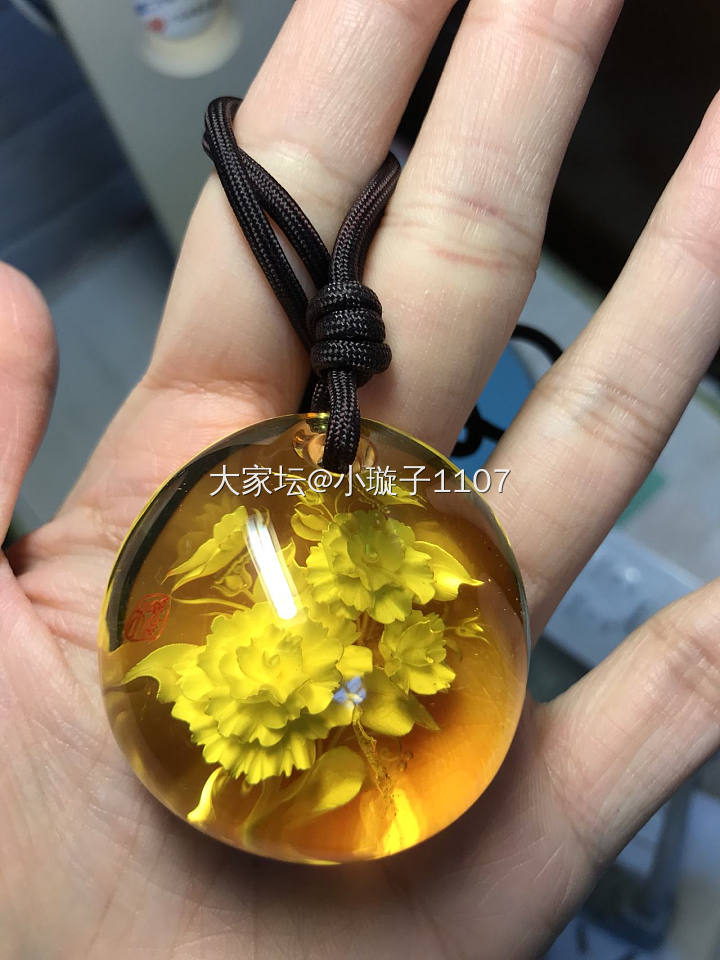大师阴雕作业_琥珀挂件