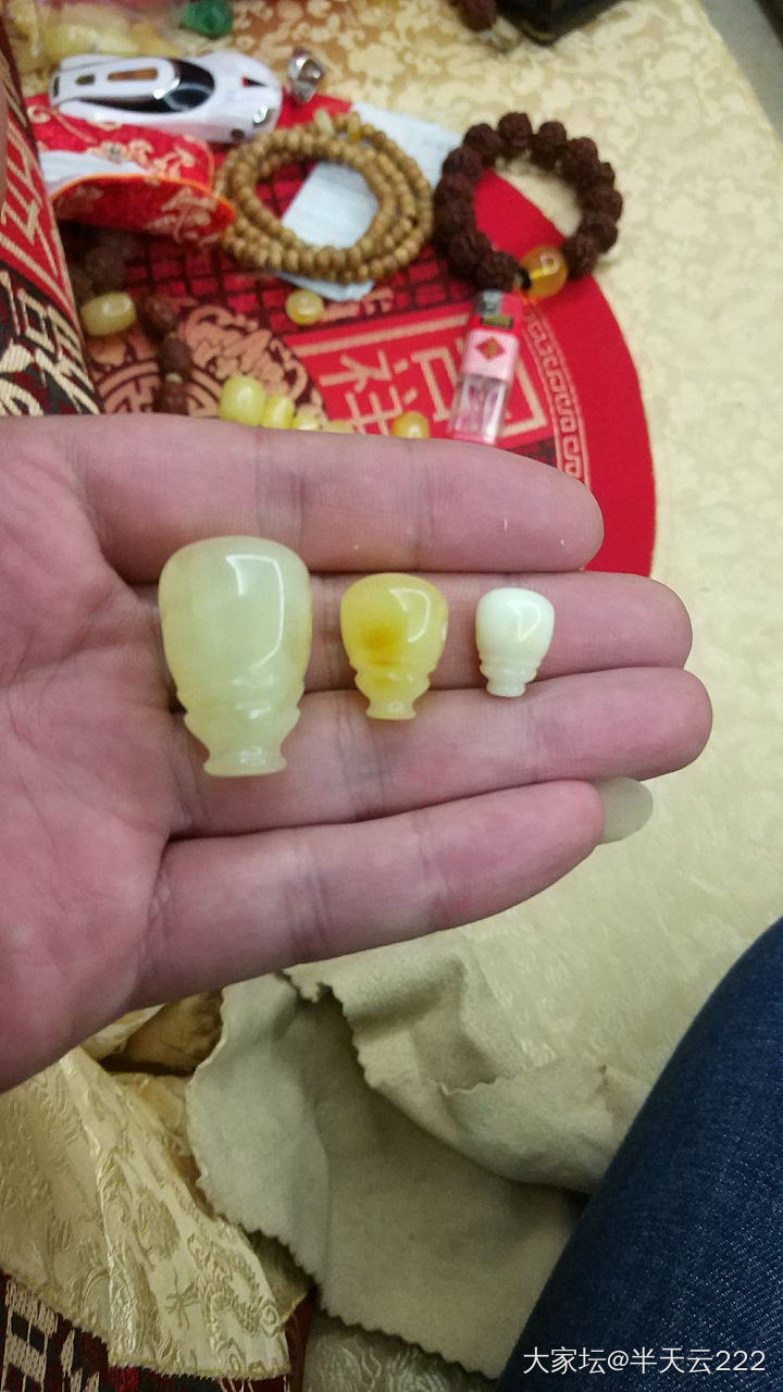 好久没有磨了，一下子磨了一对_打磨琥珀蜜蜡
