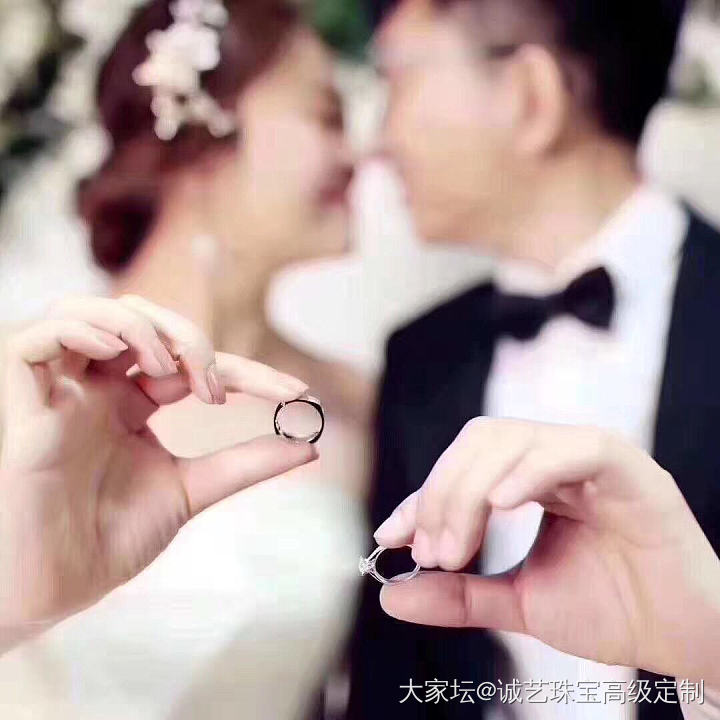 多年以后，你终会明白
结婚钻戒不是
嘴上说的“平时又不带”那么简单
它将是你一辈..._镶嵌钻石