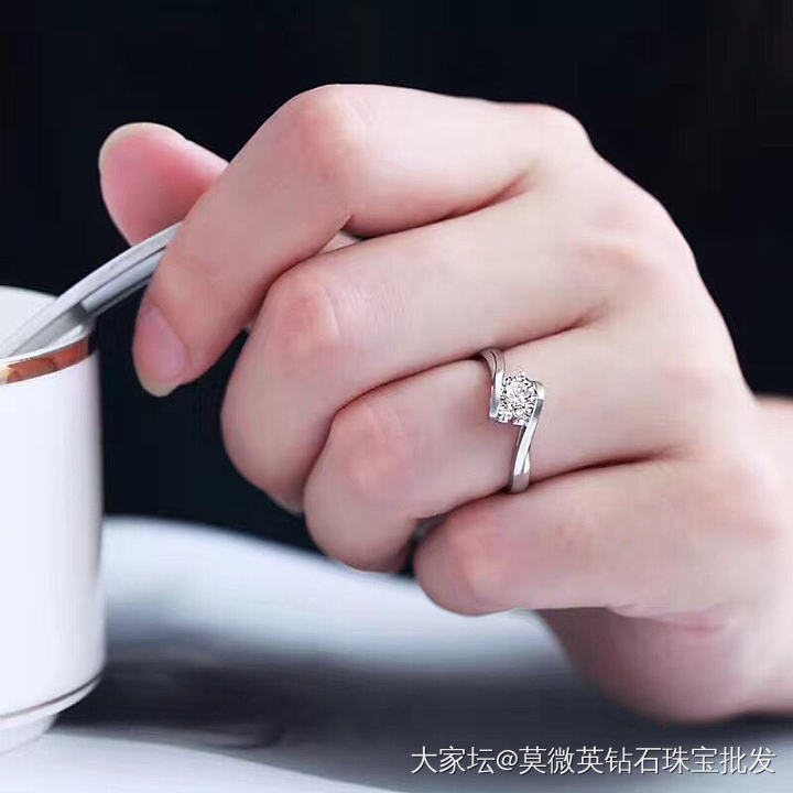 天使之吻错臂优美，会成为你的心头爱吗？_戒指钻石