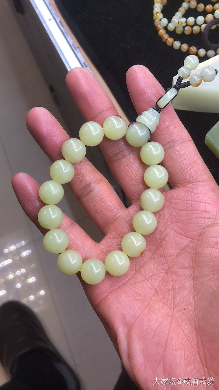 求教如何区别黄白老玉和和田玉？_和田玉