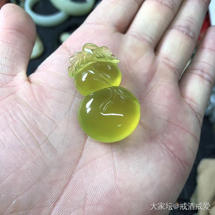 求教如何区别黄白老玉和和田玉？_和田玉