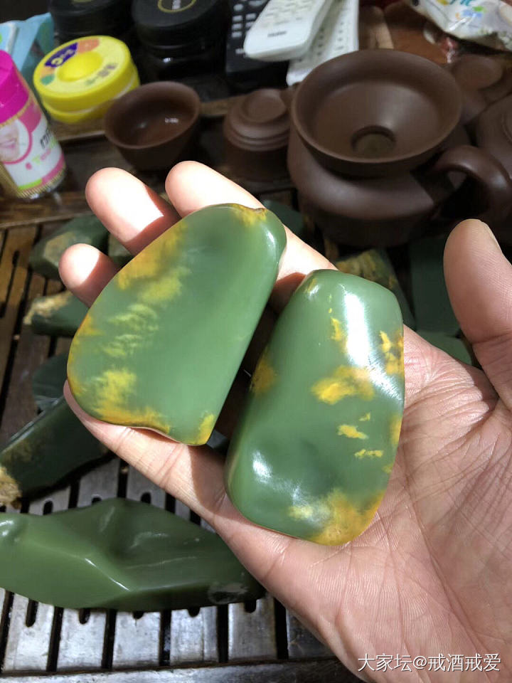求教如何区别黄白老玉和和田玉？_和田玉