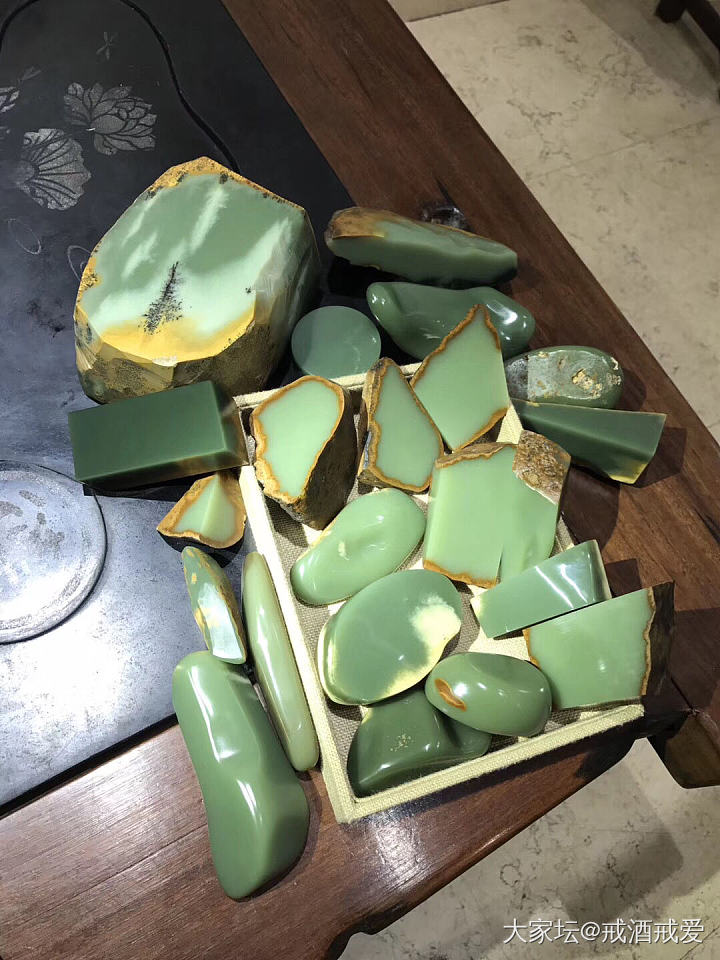 求教如何区别黄白老玉和和田玉？_和田玉