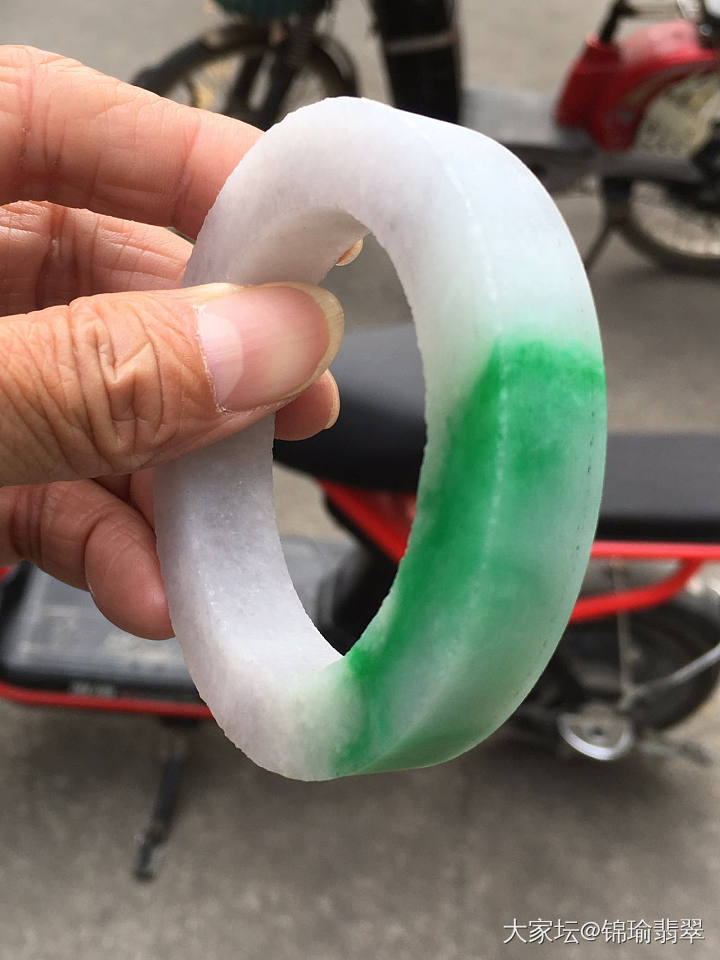 阳春加白雪_半成品手镯翡翠