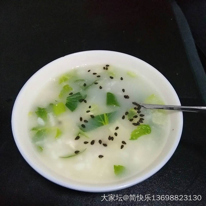 杂粮小花卷出锅喽，感觉还是没有发好的样子😊_美食