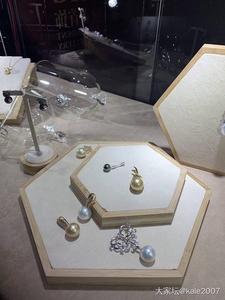 珠宝展一隅_和田玉翡翠展会