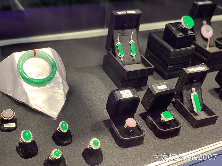 珠宝展一隅_和田玉翡翠展会