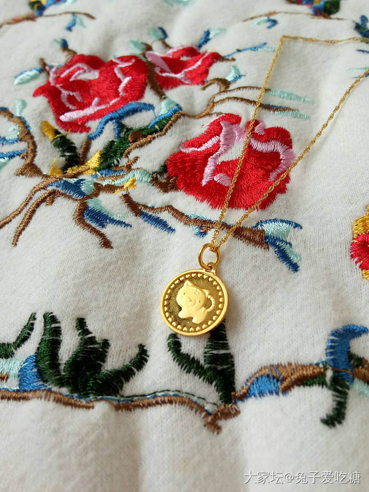 亮闪闪的金币吊坠_吊坠金