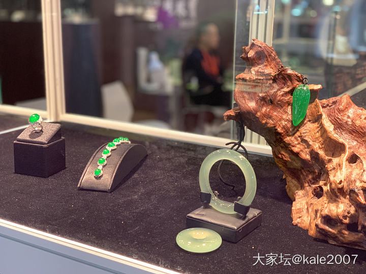 珠宝展一隅_和田玉翡翠展会