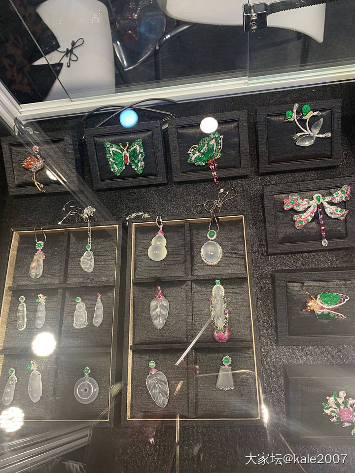 珠宝展一隅_和田玉翡翠展会