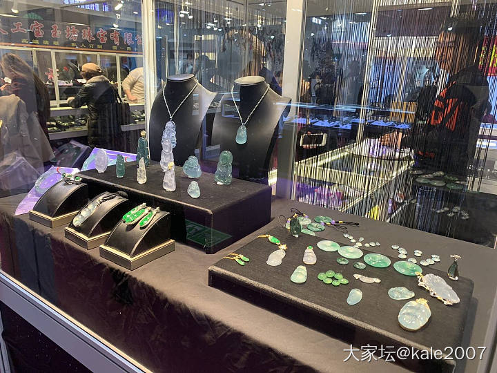 珠宝展一隅_和田玉翡翠展会