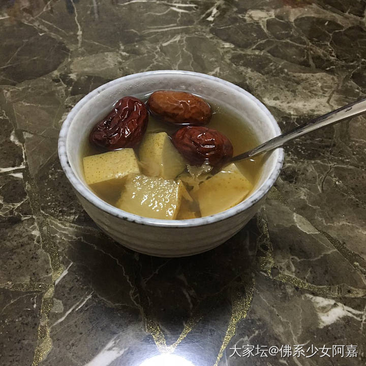 天干物燥，喝碗梨汤_美食