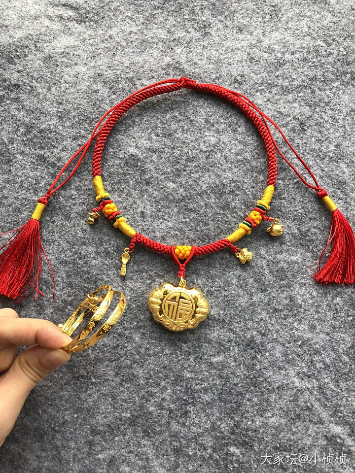 终于搞定了儿子的百天行头～_项圈手镯金