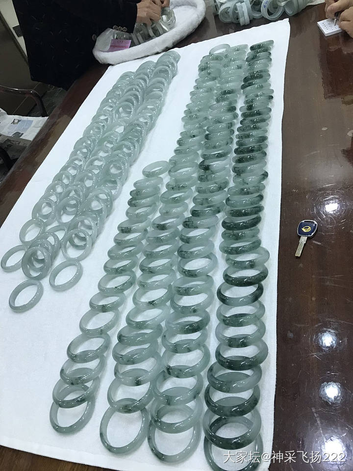 昨天买的镯子，小五大2开头，昆明购入_手镯翡翠