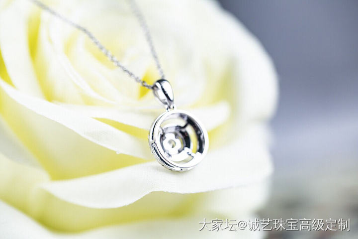 18K金钻石项链白金钻石吊坠，主钻：0.07ct，配钻：0.41ct，不含链子哦_吊坠钻石