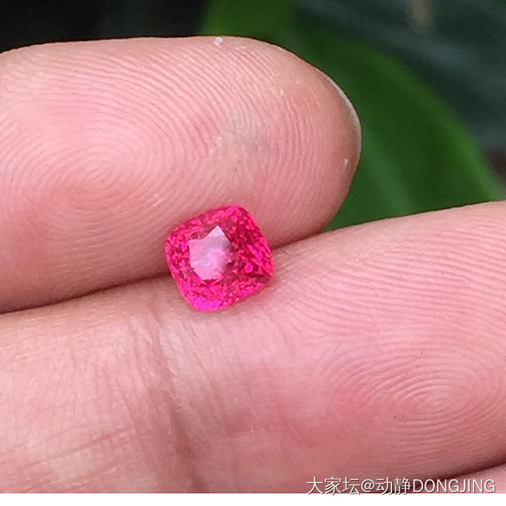 热粉色尖晶石，好看的颜色_尖晶石刻面宝石