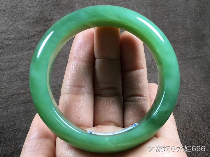 这个碧玉猫眼镯麻烦大家帮忙看一下。谢谢_手镯碧玉