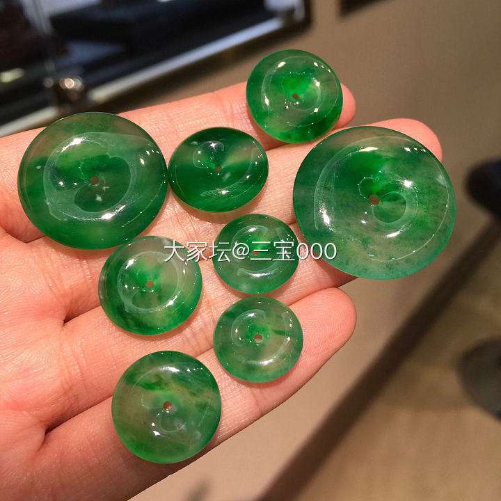 有种有色的翡翠平安扣_平安扣翡翠