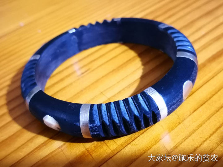 白牛角与犀牛角手镯_牙骨角