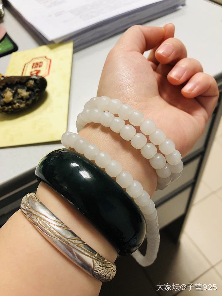 亲们，这个是什么料子啊？看籽吗？_和田玉