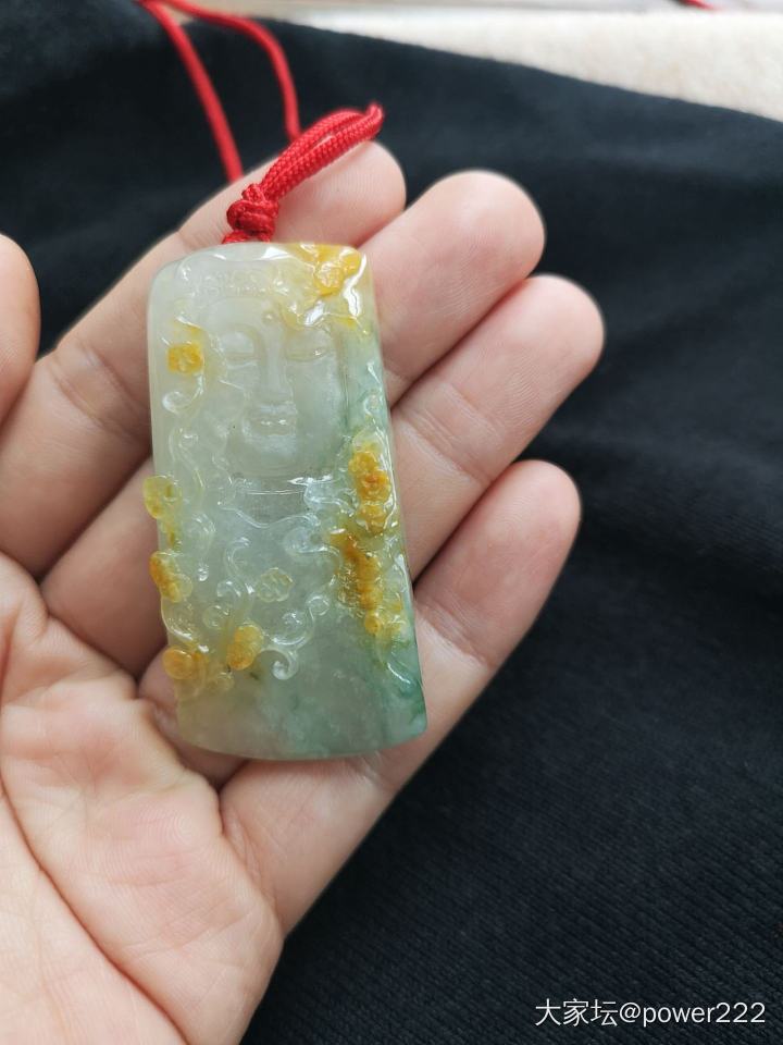 厚度超过10的牌子，被那一抹黄色吸引。_挂件翡翠